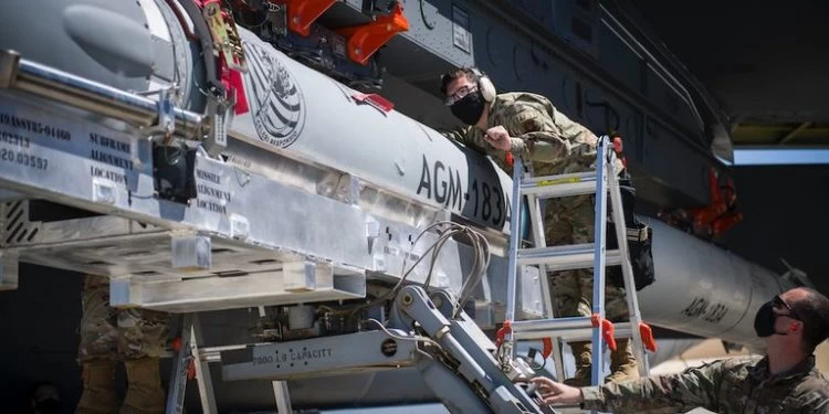 USAF: «Τσεκούρι» της Γερουσίας στο πρόγραμμα υπερηχητικών πυραύλων ARRW